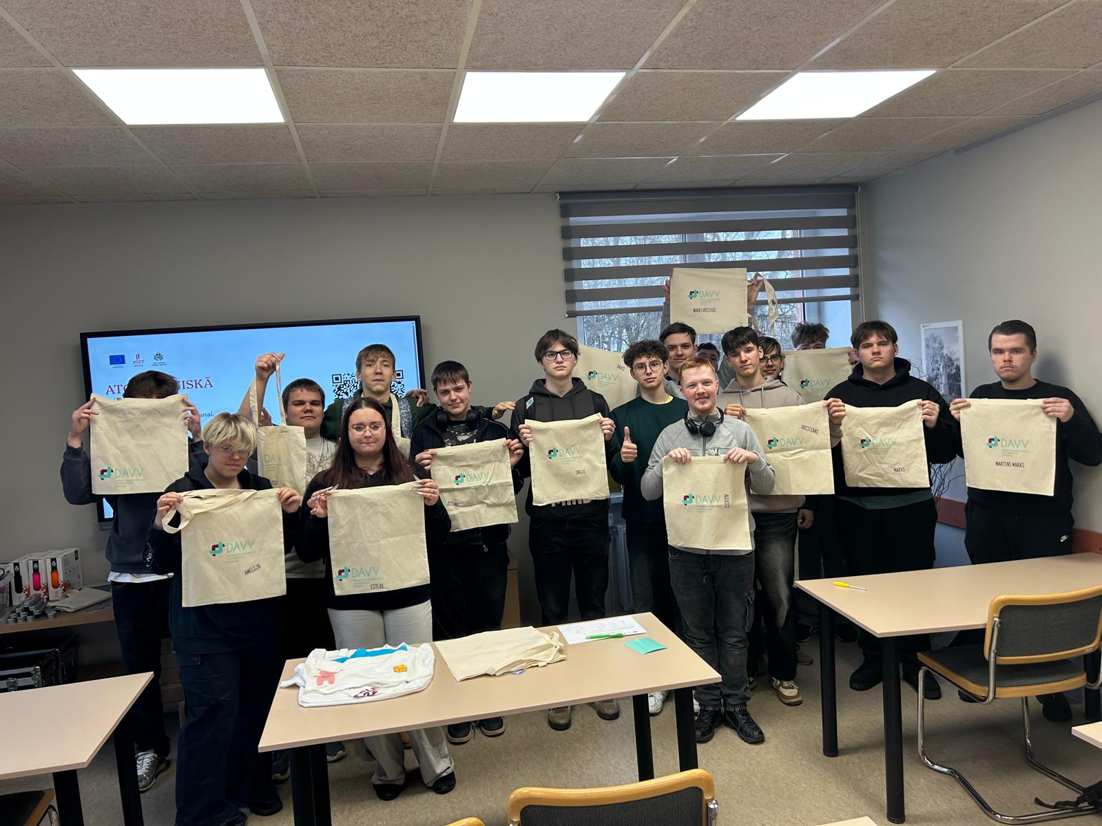 DAVV uzsāk īstenot projektu “STEM un pilsoniskās līdzdalības norises plašākai izglītības pieredzei un karjeras izvēlei”!
