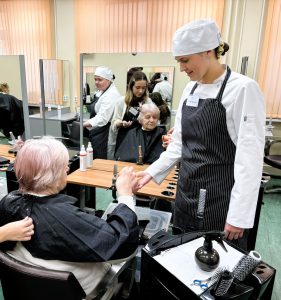 Read more about the article Mīlestības mēnesī – iepriecinājām Seniorus!