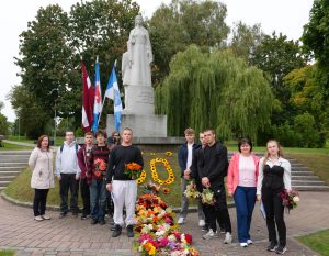 Read more about the article Dobeles Atbrīvošanas piemineklim 86. gadadiena!