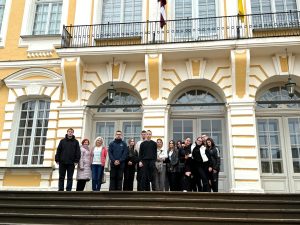 Read more about the article DAVV izglītojamie apskata Rundāles un Bauskas pilis!