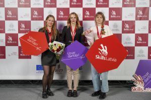 Read more about the article DAVV izglītojamajai uzvara SkillsLatvia 2025 prasmju konkursā ”Friziera darbi”!