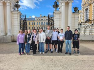 Read more about the article Kultūrizglītības programmas ”Latvijas skolas soma” ietvaros DAVV viesojās Bauskā!