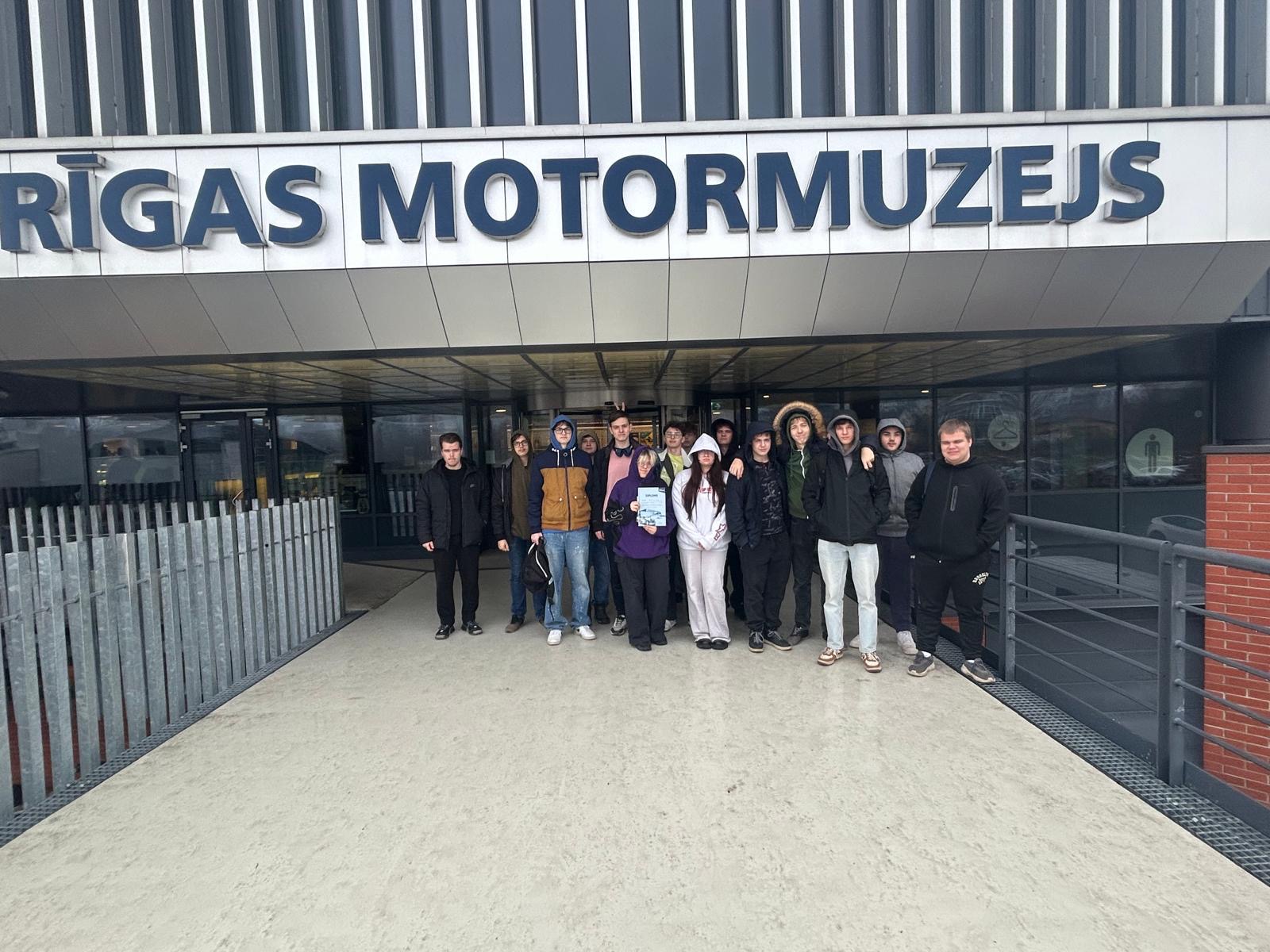 Kultūrizglītības programmas ‘’Latvijas skolas soma’’ ietvaros viesojāmies Rīgas Motormuzejā!