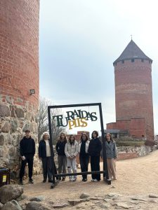 Read more about the article 3.kursa frizieri apmeklēja Siguldas Jauno pili un Turaidas muzejrezervātu!