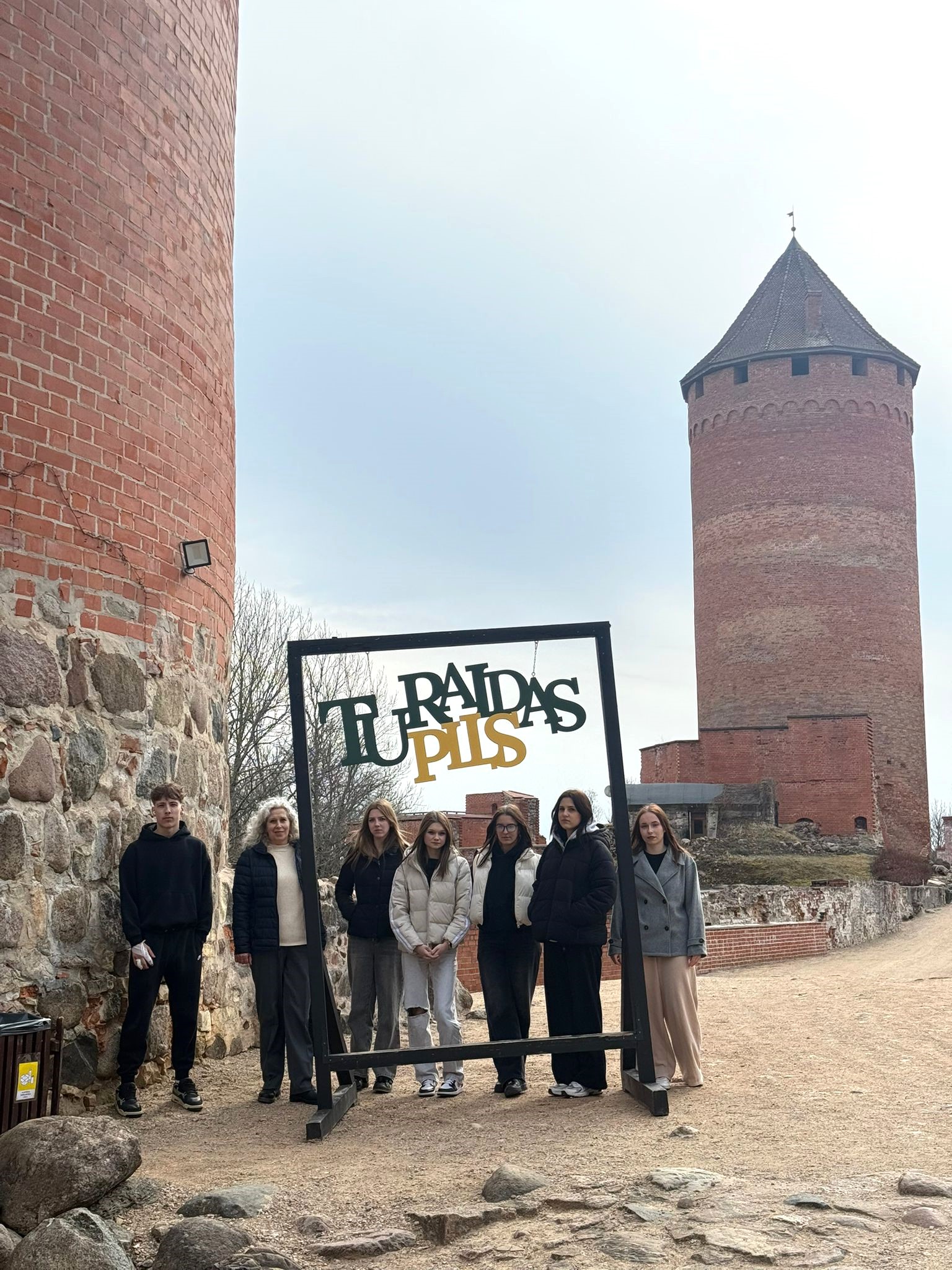 3.kursa frizieri apmeklēja Siguldas Jauno pili un Turaidas muzejrezervātu!